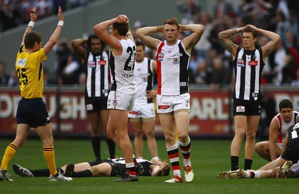What Is The Difference Between Rugby And Australian Rules Football? FluentRugby